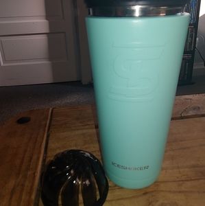 20 ounce Shaker bottle with fruit infuser